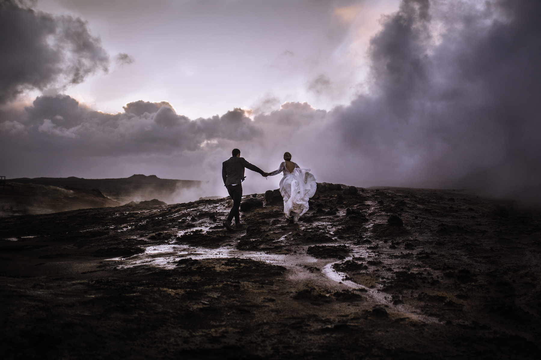 adventure wedding couple in Iceland